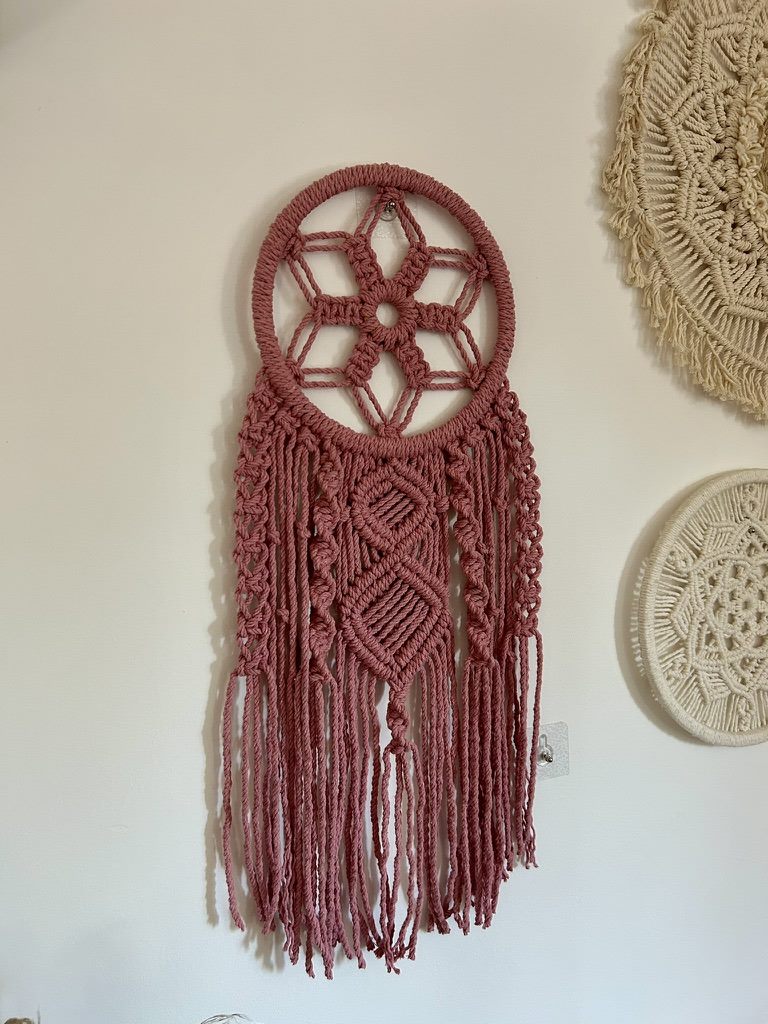 Peça de decoração em macramê