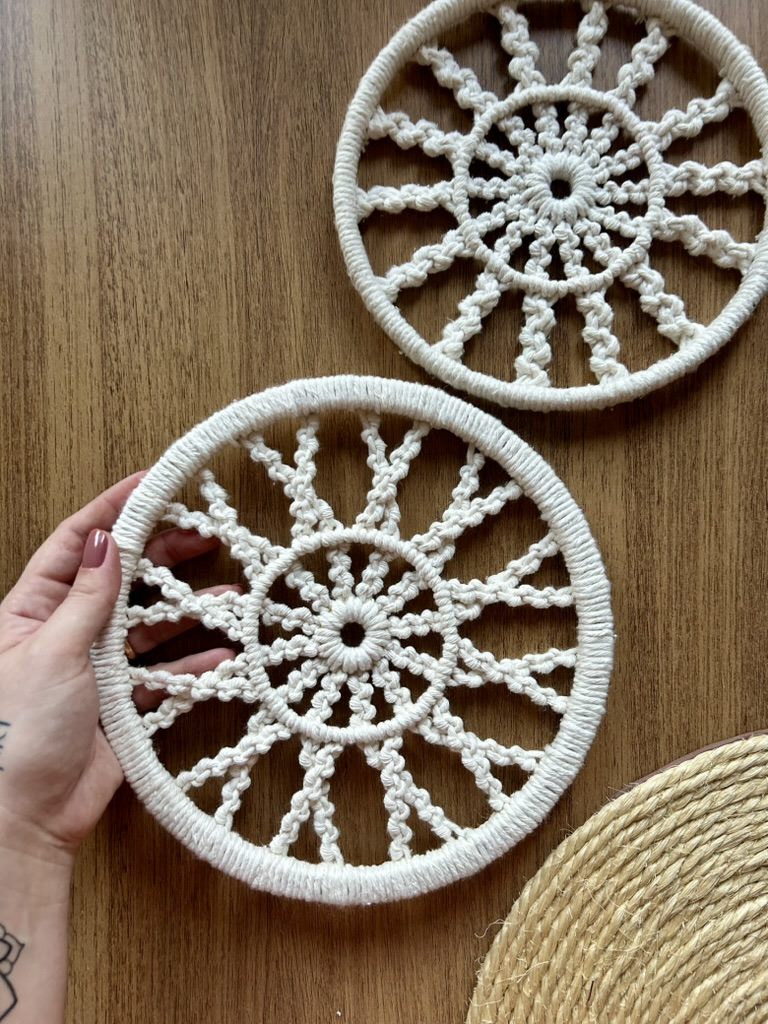 Peça de decoração em macramê