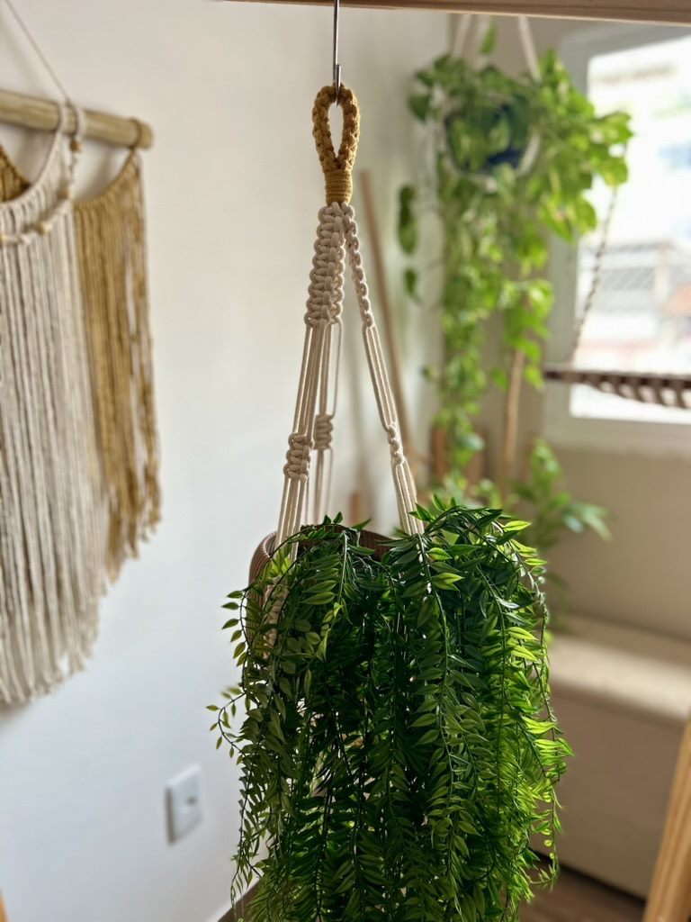 Peça de decoração em macramê