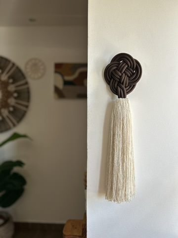 Peça de decoração em macramê