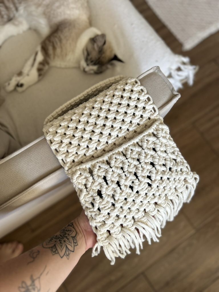 Peça de decoração em macramê