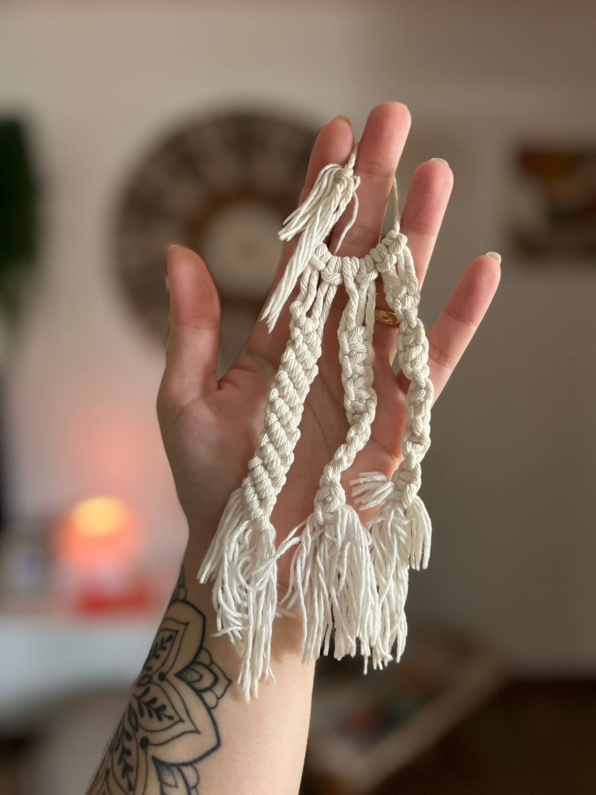 Peça de macramê feita à mão